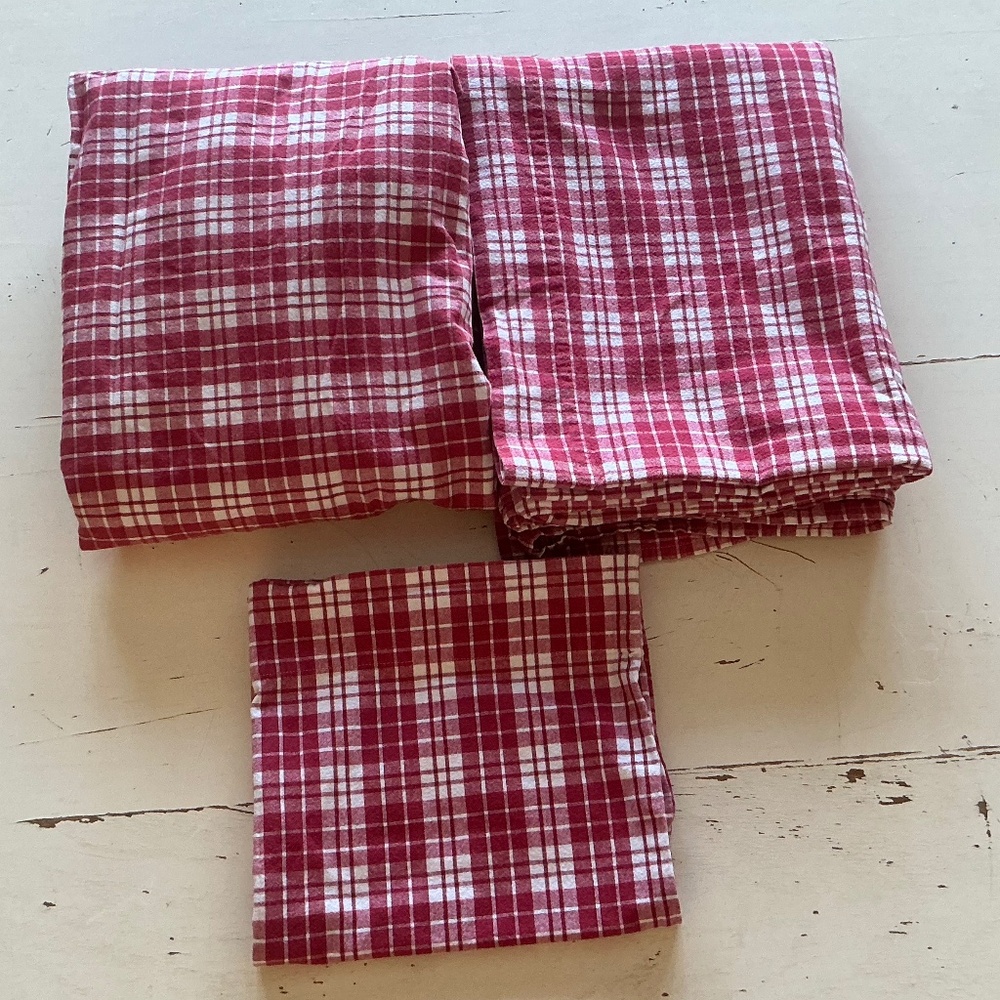 The Company Store red plaid 100% Cotton flannel sheets with 1 pillow case Twin